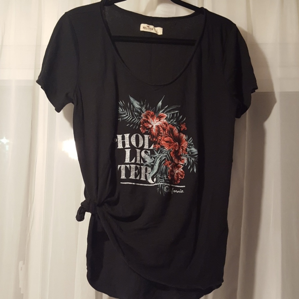 Hollister Graphic Tee